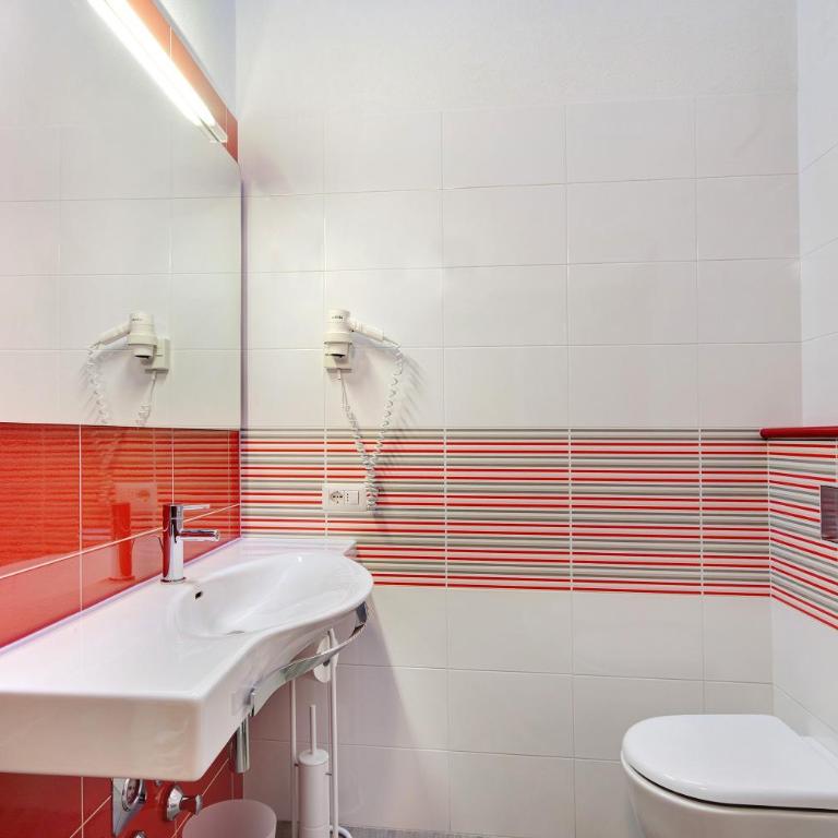 Chalet Meridiana Appartamento 10 - Appartamento Deluxe con 2 Camere da Letto e Balcone - 20