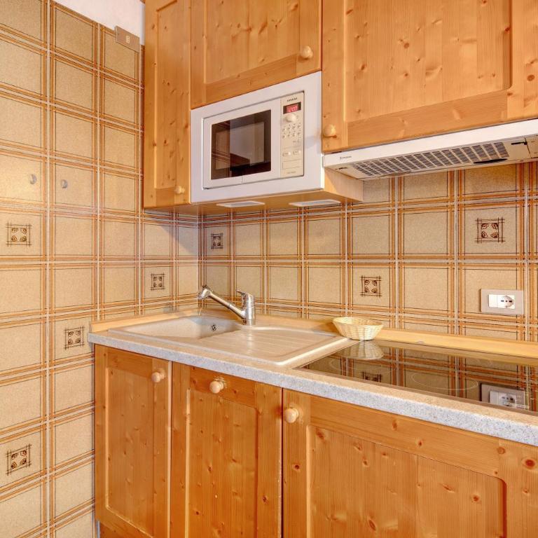 Chalet Meridiana Appartamento 10 - Appartamento Deluxe con 2 Camere da Letto e Balcone - 10