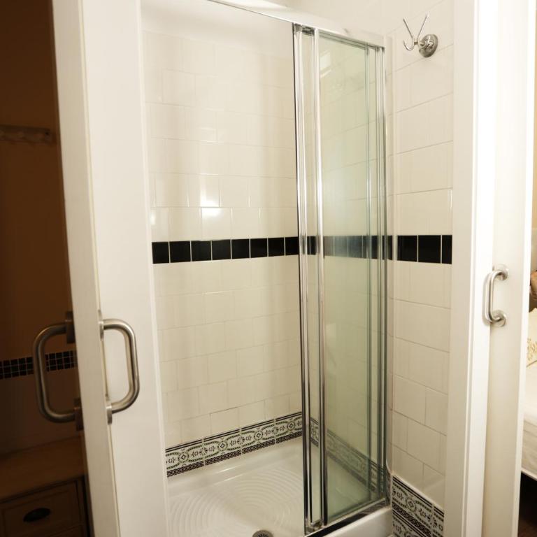 Tibidabo Apartments - Two-Bedroom Apartment with Garden - 29