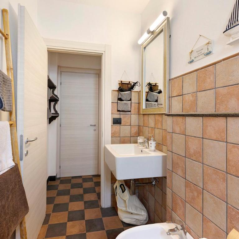 4 Passi Mare - Appartamento Deluxe con 2 Camere da Letto e Balcone - 29