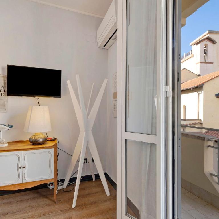 4 Passi Mare - Appartamento Deluxe con 2 Camere da Letto e Balcone - 3