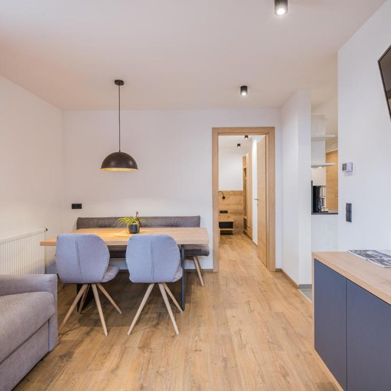 Kuenz Dolomites App 4 - Superior Apartment mit 1 Schlafzimmer und Balkon - 1