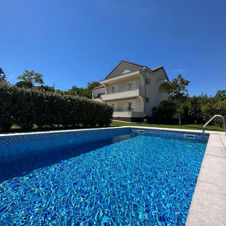 Villa MontAnja - Villa - 1