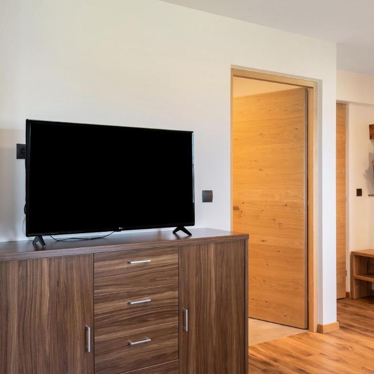 Living Lerchna -Apartment Morgentau - Two-Bedroom Deluxe Apartment with Garden View - 8