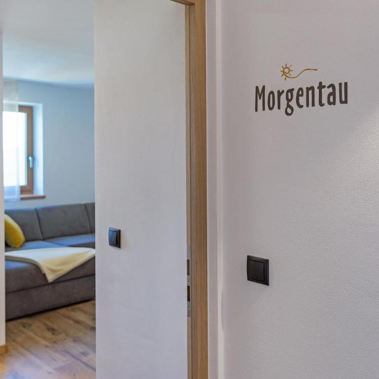 Living Lerchna -Apartment Morgentau - Two-Bedroom Deluxe Apartment with Garden View - 16