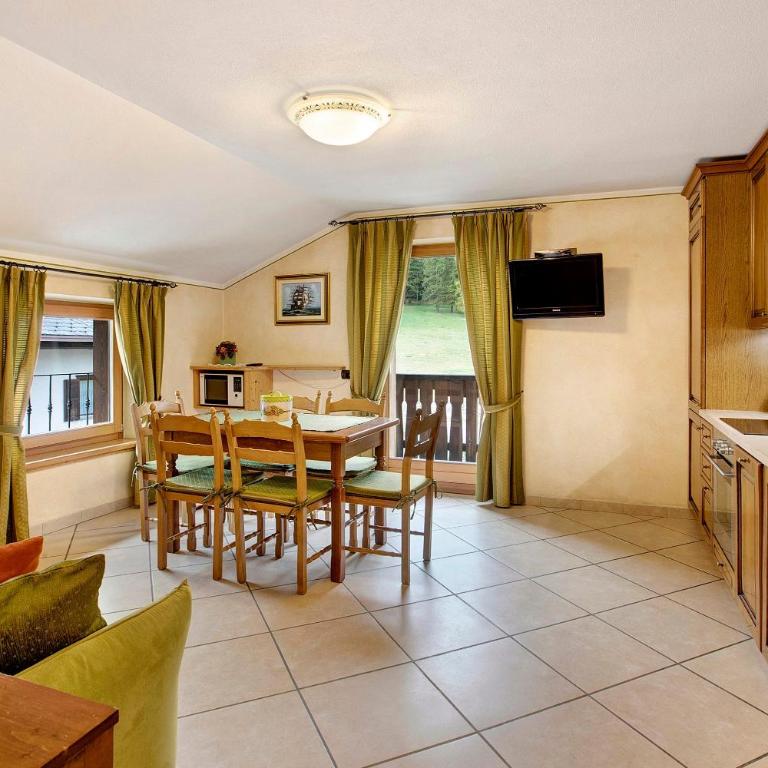 Baita Aris Appartamento Palipert - Appartamento Deluxe con 2 Camere da Letto e Vista Giardino - 4