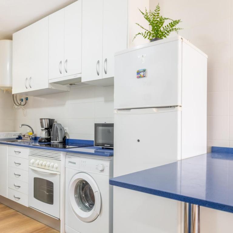 Queen - Superior One-Bedroom Apartment with Balcony - 9