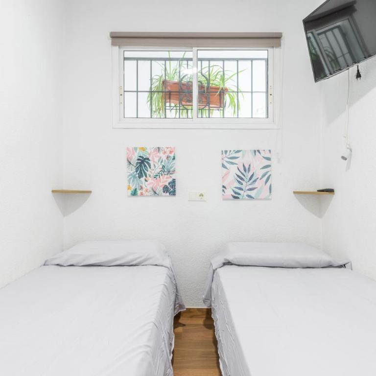 Queen - Superior One-Bedroom Apartment with Balcony - 13