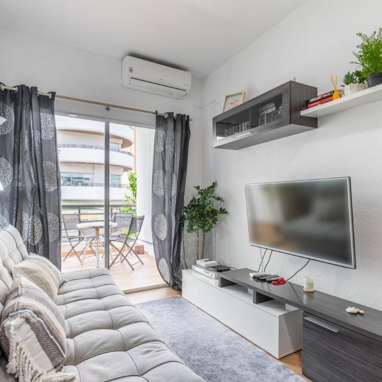 Queen - Superior One-Bedroom Apartment with Balcony - 6