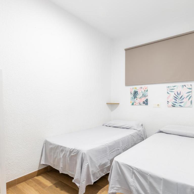 Queen - Superior One-Bedroom Apartment with Balcony - 12