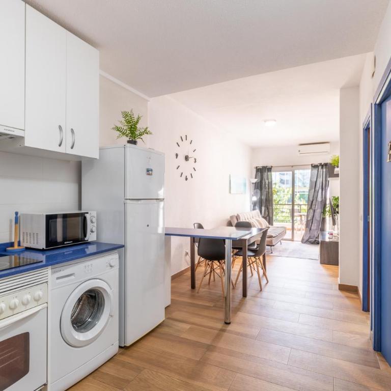 Queen - Superior One-Bedroom Apartment with Balcony - 11