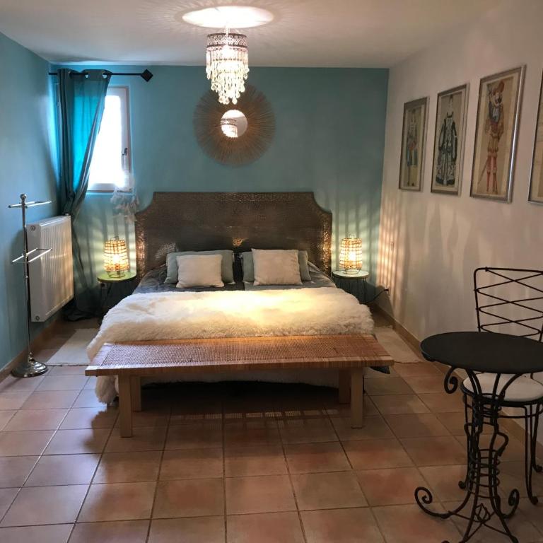 chambres d'hôtes Au Pied Du Ventoux - Chambre Triple avec Baignoire - 20