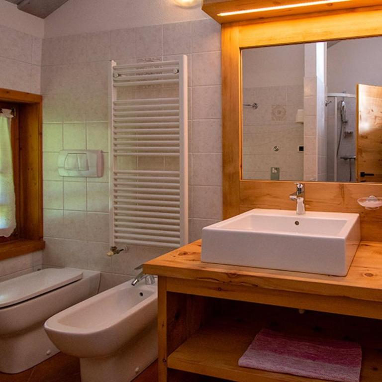 Chalet Galli Trilocale - Appartamento Deluxe con 2 Camere da Letto e Vista Giardino - 4