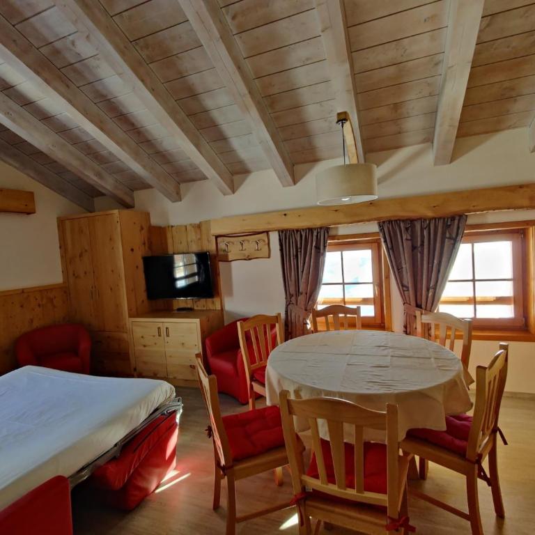 Chalet Galli Trilocale - Appartamento Deluxe con 2 Camere da Letto e Vista Giardino - 9