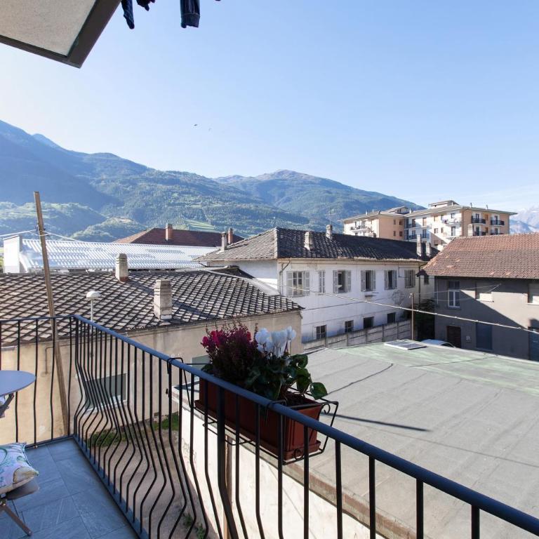 Emmie House Aosta Centro - Appartamento Deluxe con 2 Camere da Letto e Balcone - 5