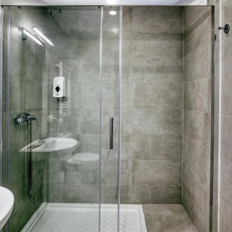 Giuliano Superior 1 para 4 personas - Habitación Cuádruple con ducha - 18