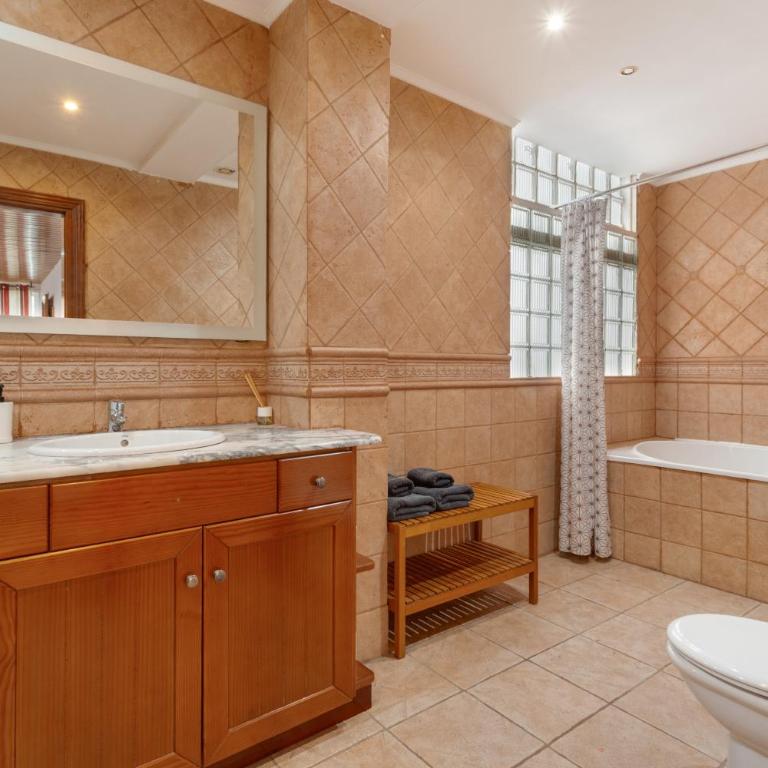 Habitación en el centro con Baño - Estudio Superior - 4