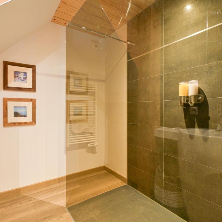 Appartement La Porte Des Aravis - Two-Bedroom Deluxe Apartment with Garden View - 17