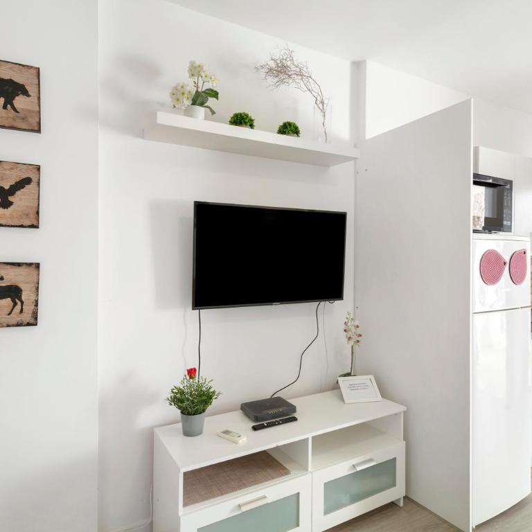 Nice Apartment 1210 In Central Area - Superior One-Bedroom Apartment with Balcony - 6