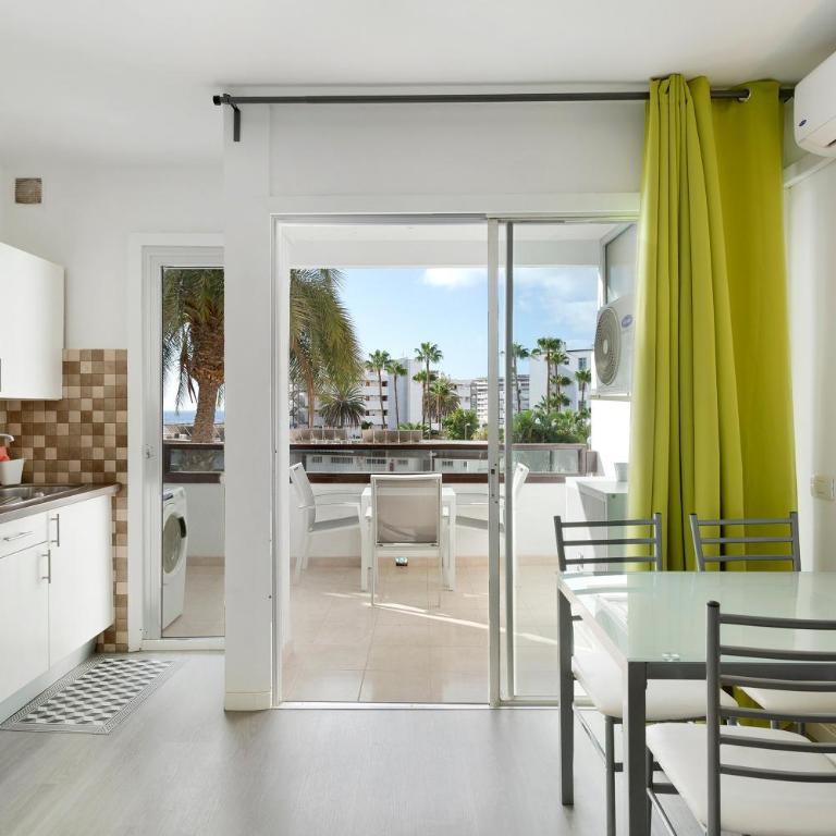 Nice Apartment 1210 In Central Area - Superior One-Bedroom Apartment with Balcony - 8