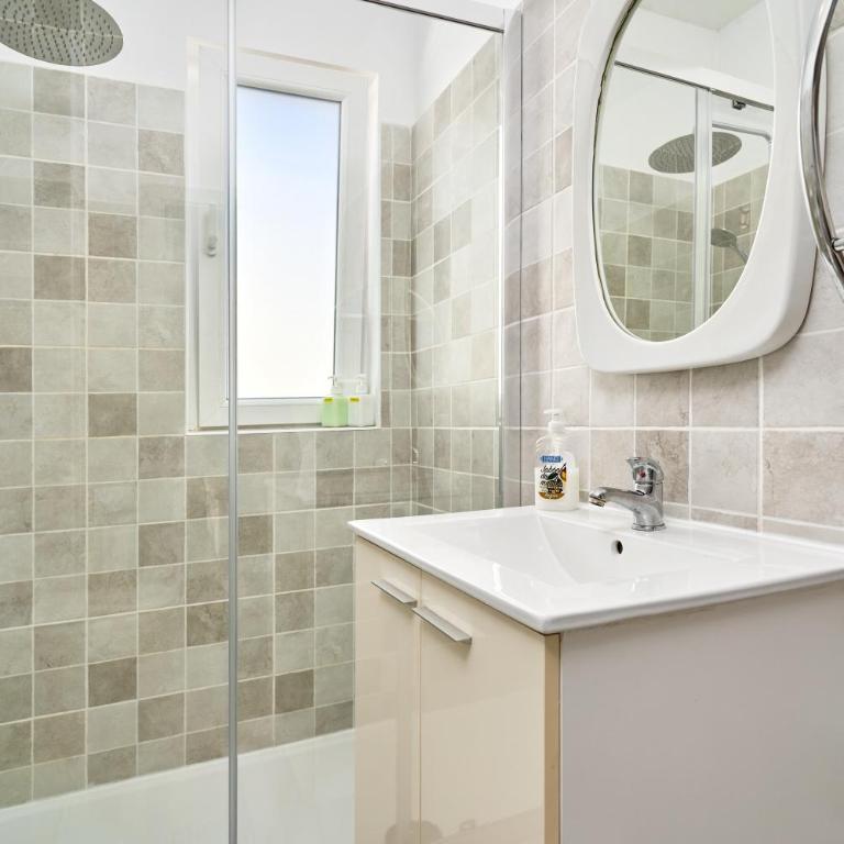 Apartamento 1a línea La Herradura - Two-Bedroom Deluxe Apartment with Ocean View - 13