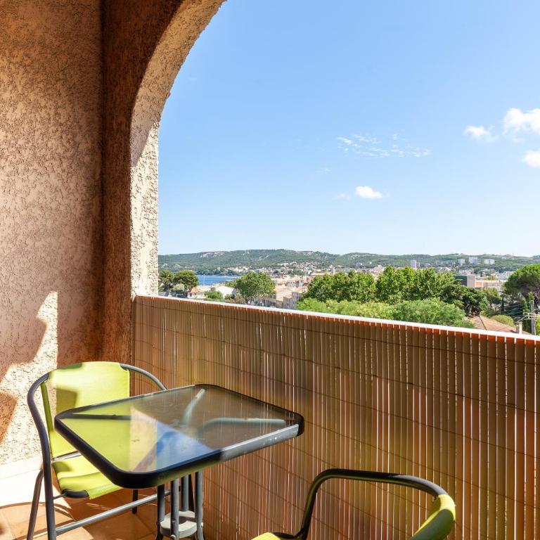 Duplex parking centre ville - Appartement 1 Chambre Supérieur avec Balcon - 13
