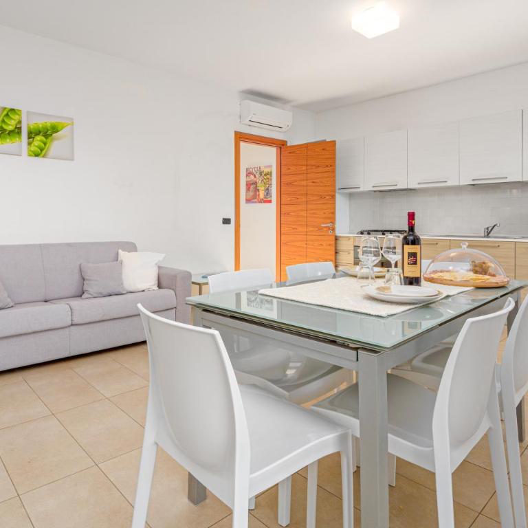 Villa Marconi Apartment 5 - Quadruple Room with Shower - 9