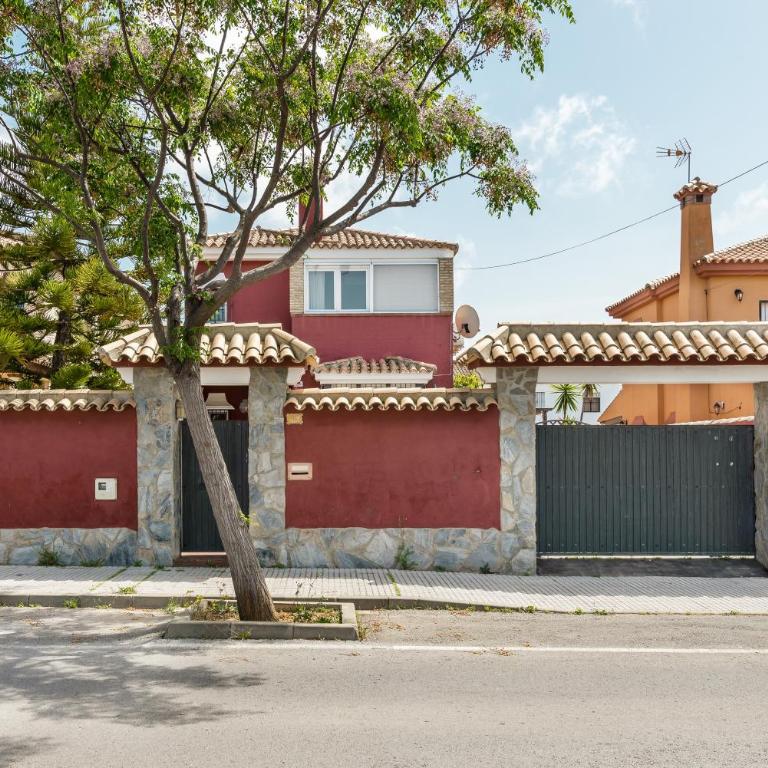 Villa Marty - Mayores De 25 Años - Casa - 27