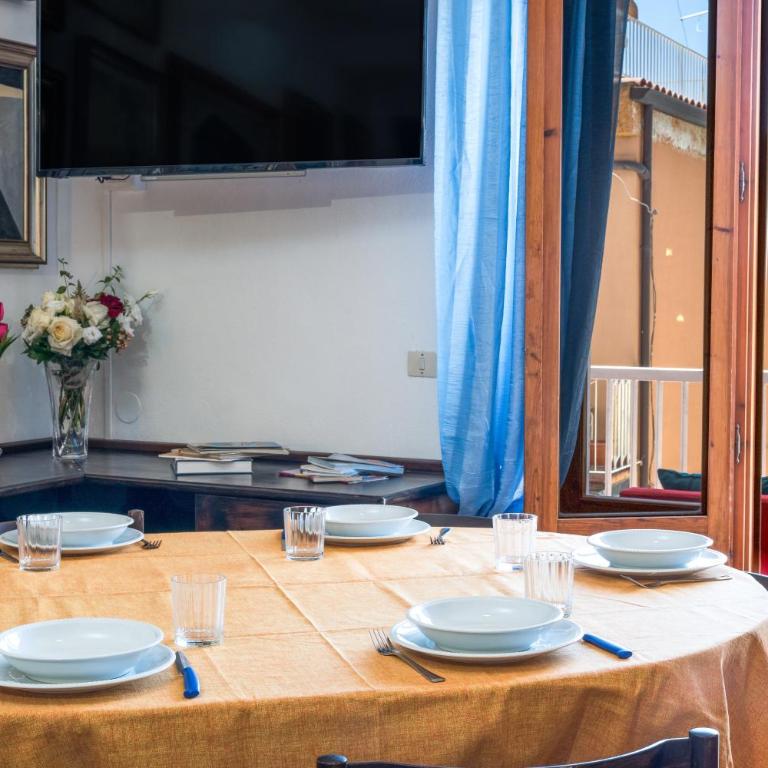 Casa nella Roccia a Cala Gonone - Appartamento con 3 Camere da Letto e Vista Acqua - 1