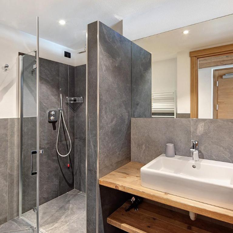 Rasia Residence Relax Lake - Appartamento Deluxe con 2 Camere da Letto e Vista Giardino - 15