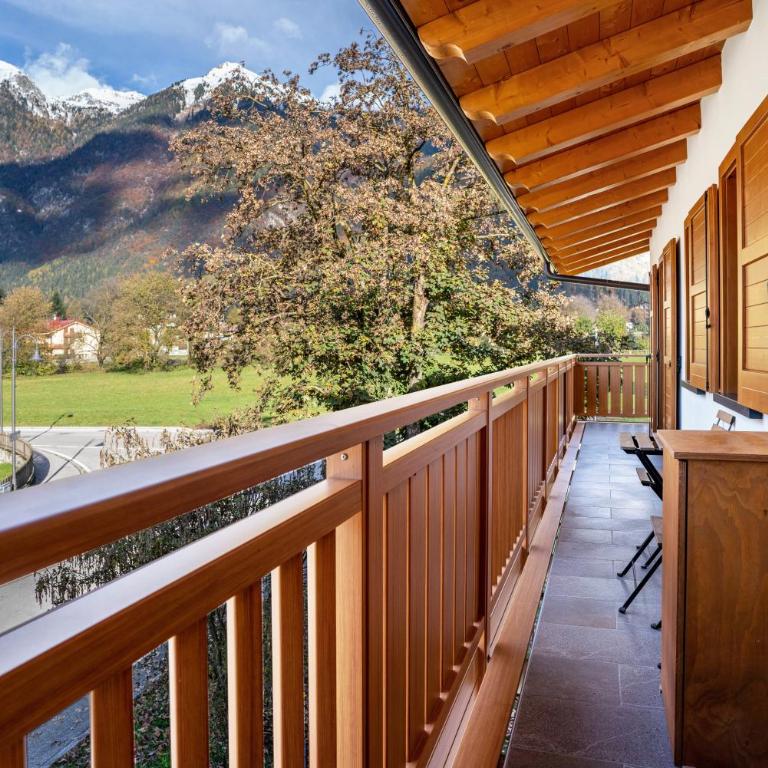 Condominio Lucia 12 Pinzolo - Appartamento Deluxe con 2 Camere da Letto e Vista Giardino - 1