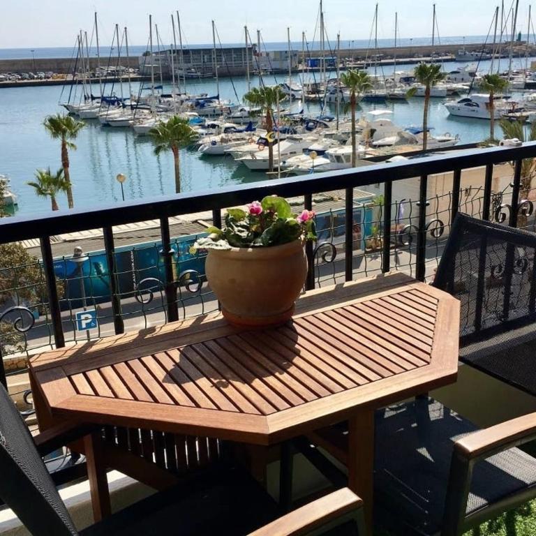 Vistas al Puerto - Apartamento Deluxe de 2 dormitorios con vistas al mar - 1