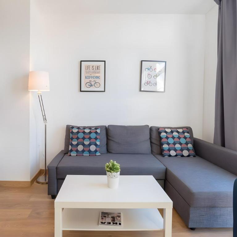 Quiet, bright and central apartment - Apartamento Deluxe de 2 dormitorios con balcón - 1