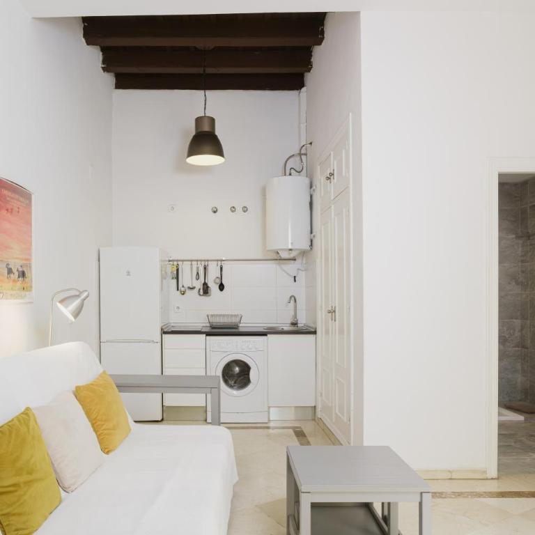 Apart Sevilla Centro con piscina - Superior One-Bedroom Apartment with Balcony - 4