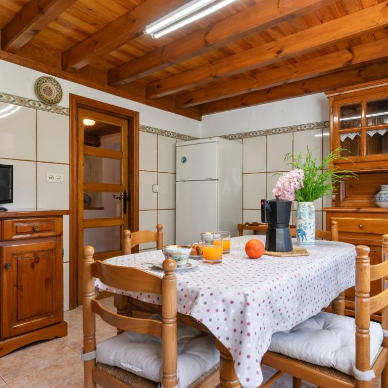Casa María Mérica - Two-Bedroom Deluxe Apartment with Garden View - 9
