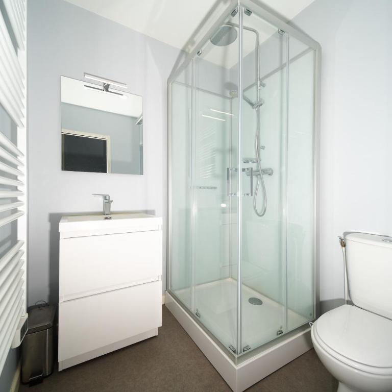 Le Clos du Casino - Appartement Supérieur - Vue sur Ville - 6