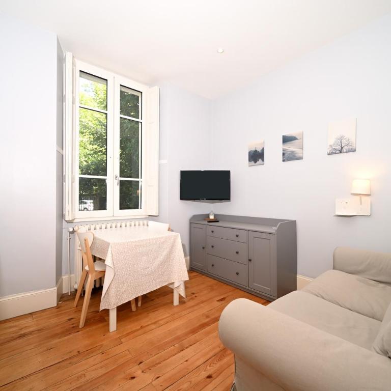 Le Clos du Casino - Appartement Supérieur - Vue sur Ville - 1