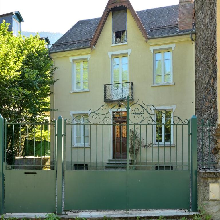 Le Clos du Casino - Appartement Supérieur - Vue sur Ville - 9