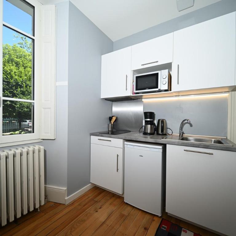 Le Clos du Casino - Appartement Supérieur - Vue sur Ville - 11