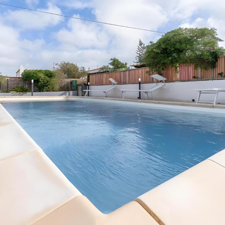 Villa Gardenia fronte mare - Three-Bedroom Apartment with Water View - 32