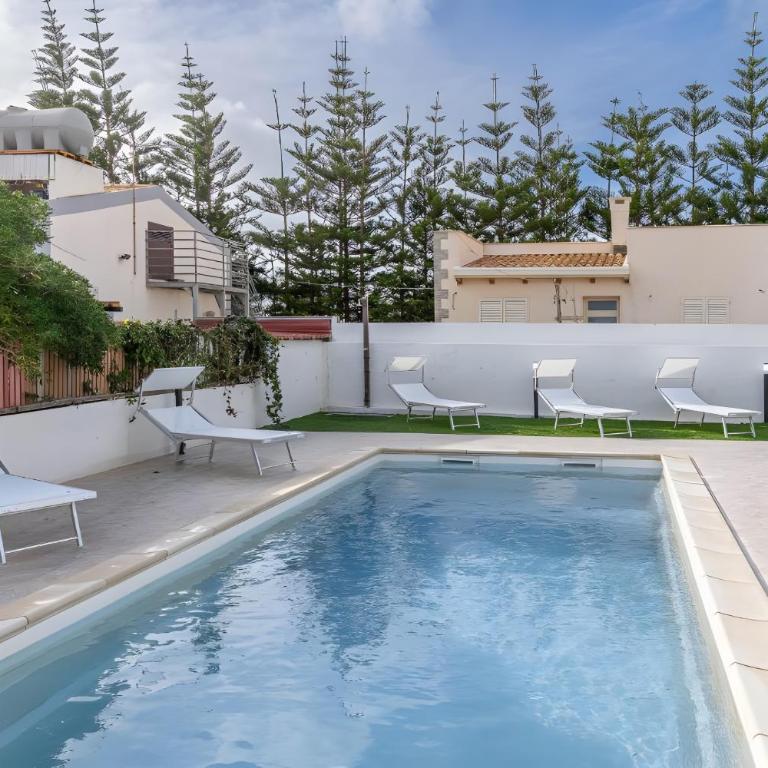 Villa Gardenia fronte mare - Three-Bedroom Apartment with Water View - 30