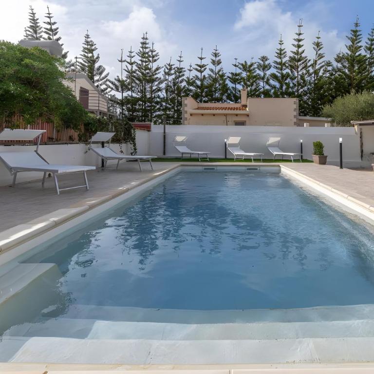 Villa Gardenia fronte mare - Three-Bedroom Apartment with Water View - 1