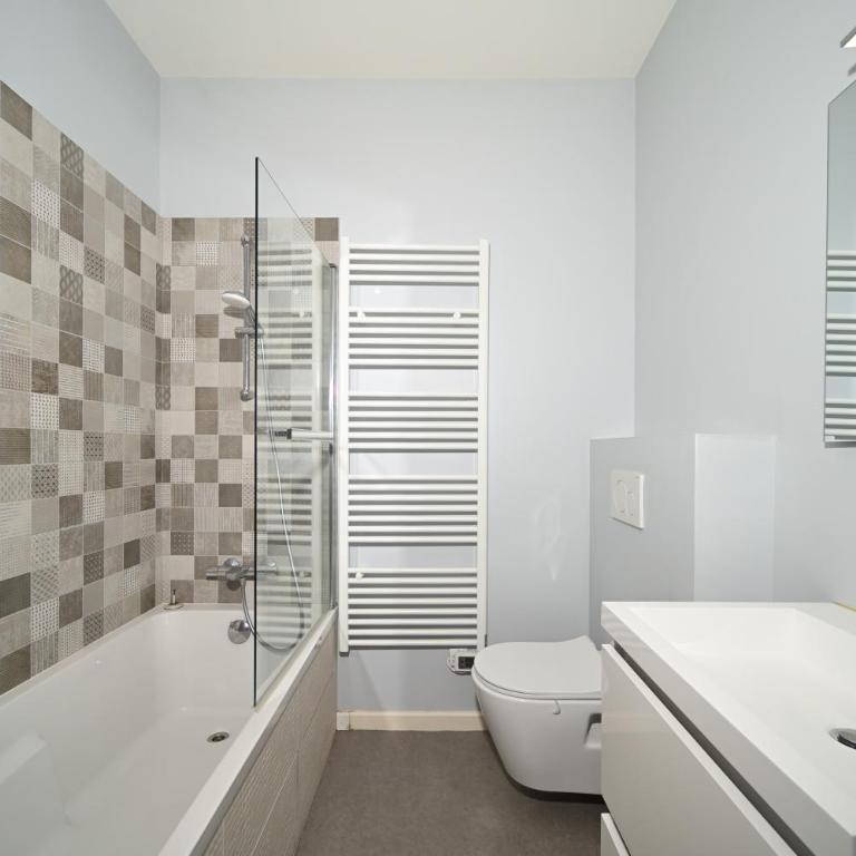 Le Clos du Casino - Two-Bedroom Deluxe Apartment with Garden View - 10