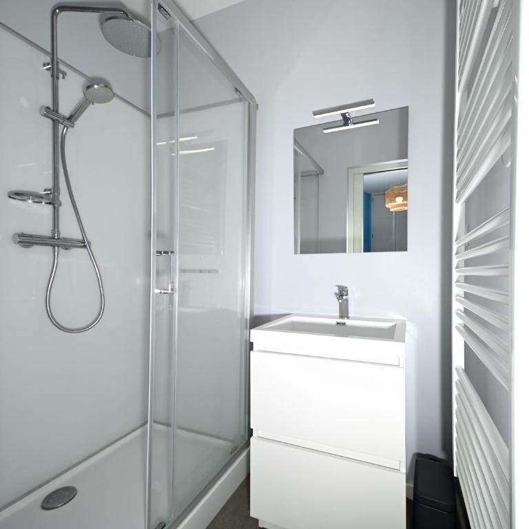 Le Clos du Casino - Two-Bedroom Deluxe Apartment with Garden View - 13