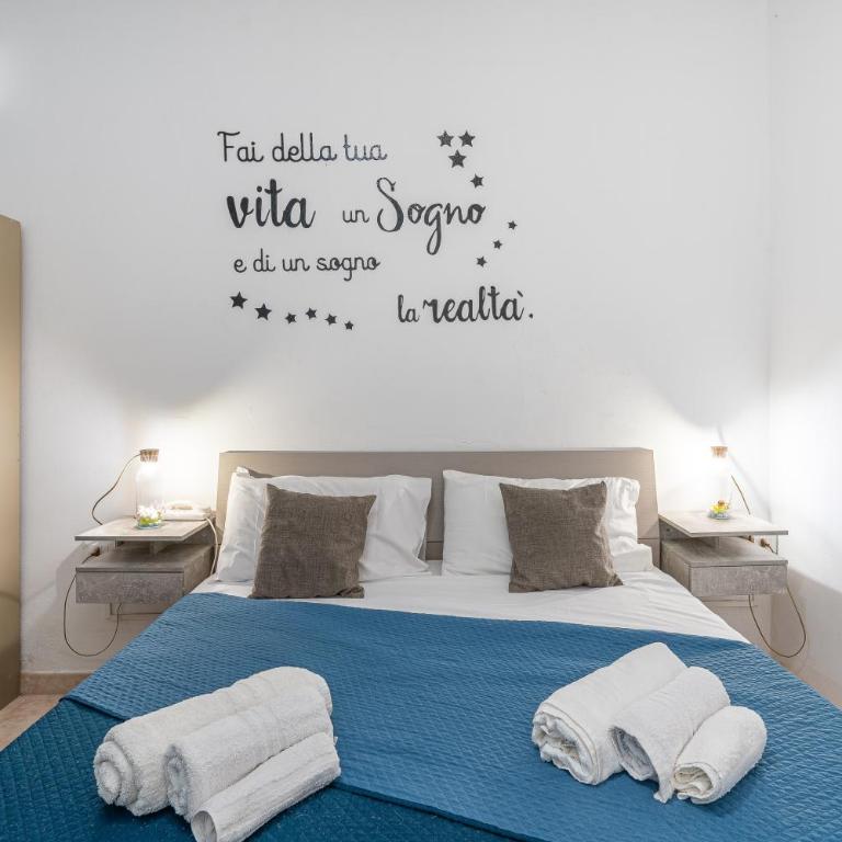 Villa Gardenia fronte mare - Three-Bedroom Apartment with Water View - 17