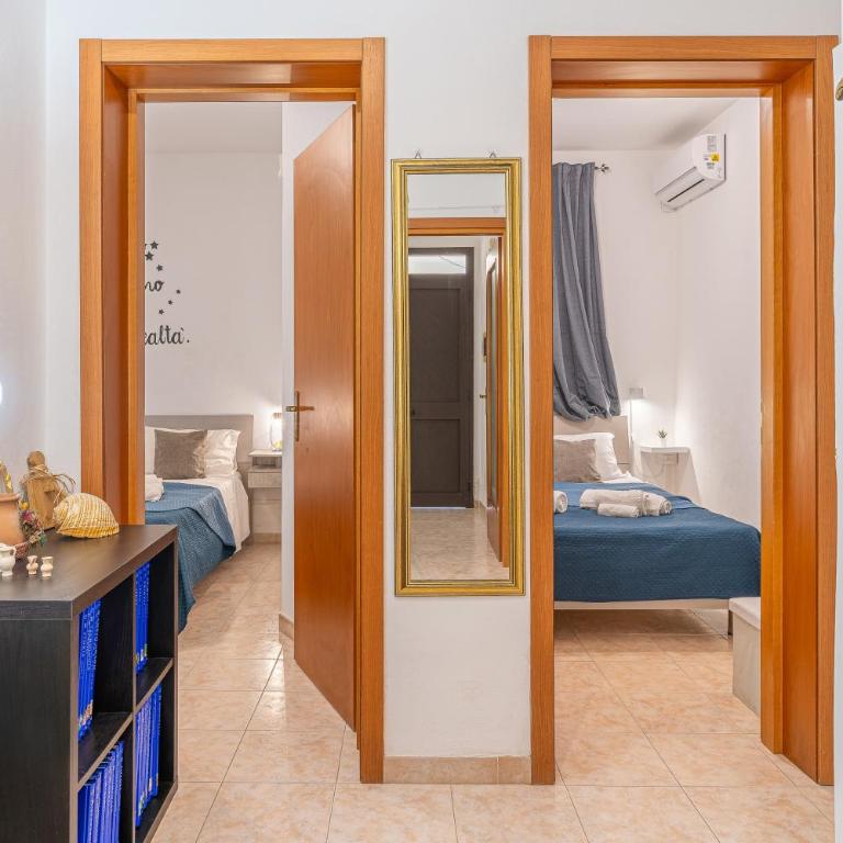 Villa Gardenia fronte mare - Three-Bedroom Apartment with Water View - 23