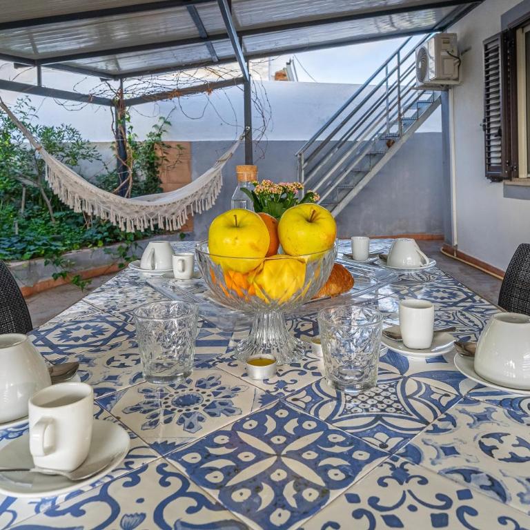 Villa Gardenia fronte mare - Three-Bedroom Apartment with Water View - 24