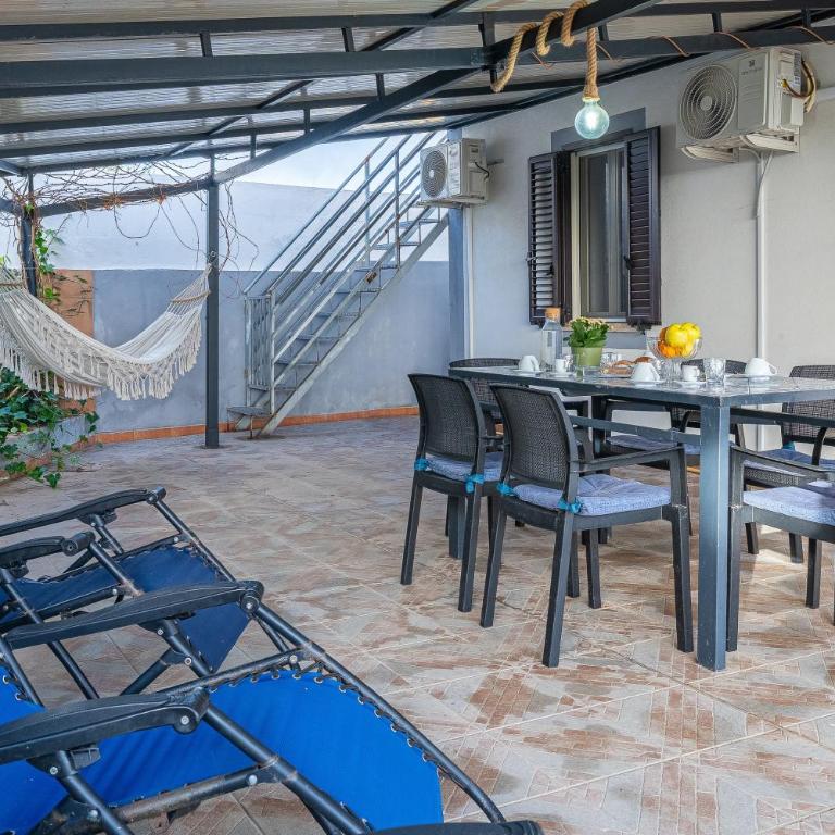 Villa Gardenia fronte mare - Three-Bedroom Apartment with Water View - 2