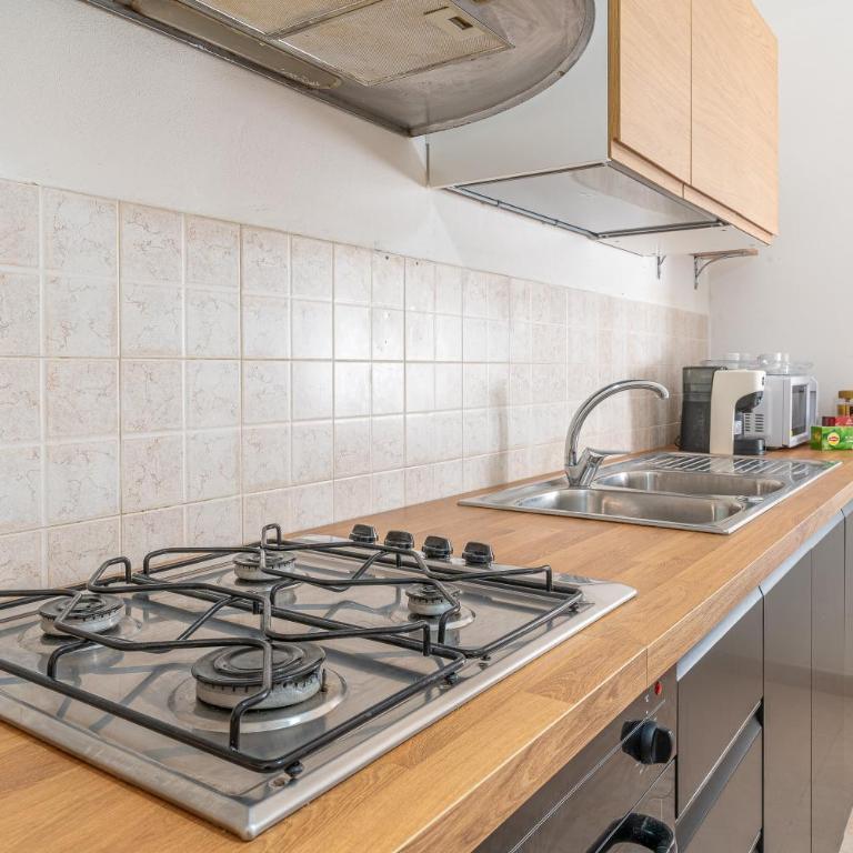 Villa Gardenia fronte mare - Three-Bedroom Apartment with Water View - 7