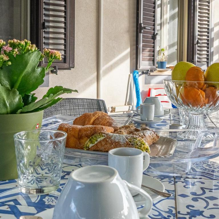 Villa Gardenia fronte mare - Three-Bedroom Apartment with Water View - 4